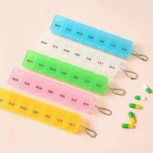1 Hetes gyógyszeradagoló, gyógyszertároló többszínű, A színeket véletlenszerűen szállítjuk